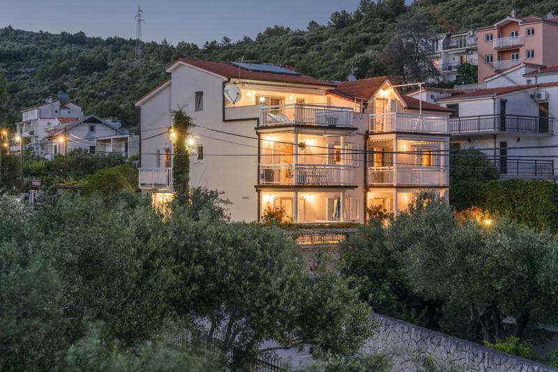 Apartments Luka - Trogir, Marina 150M From The Beach Exterior foto