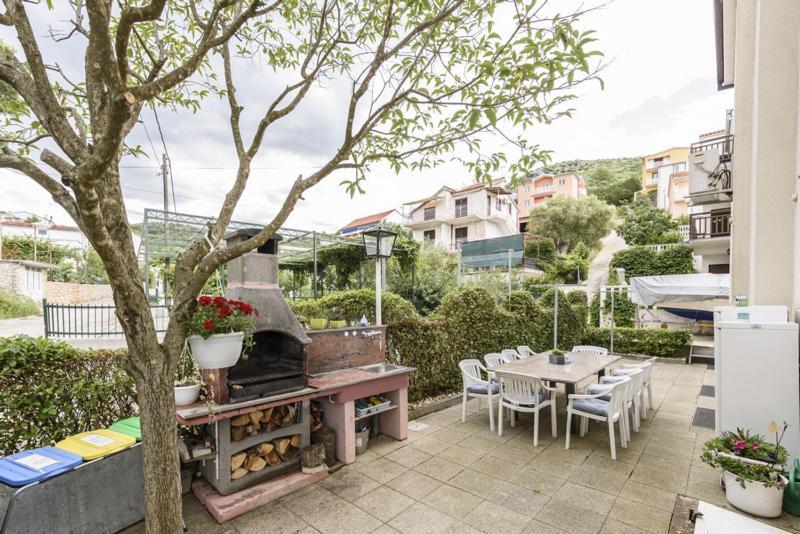 Apartments Luka - Trogir, Marina 150M From The Beach Exterior foto